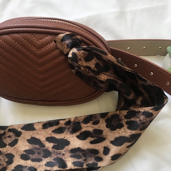 🔥Steve Madden Belt Bag with Hair Scarf - Picture 2 of 7